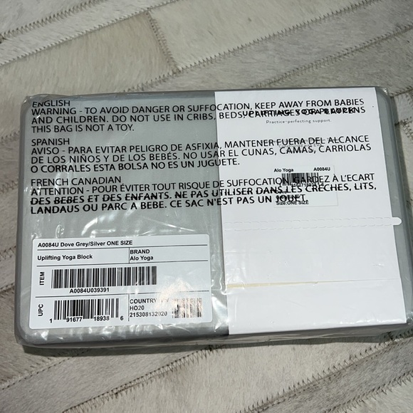 Alo Yoga uplifting yoga block - Picture 4 of 4